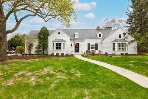640 Hi Vw, Elm Grove, WI 53122