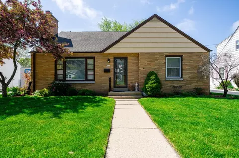 9611 W Lorraine, Milwaukee, WI 53222