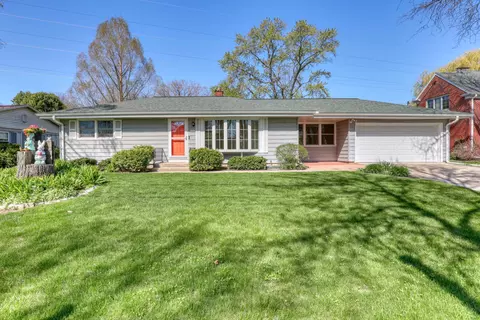 1661 N 119th, Wauwatosa, WI 53226