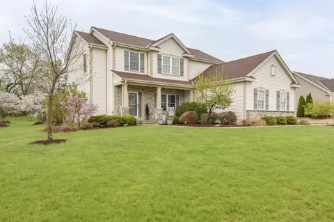 809 Pinehurst, Mukwonago, WI 53149