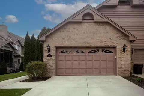 7515 W Mallory, Franklin, WI 53132