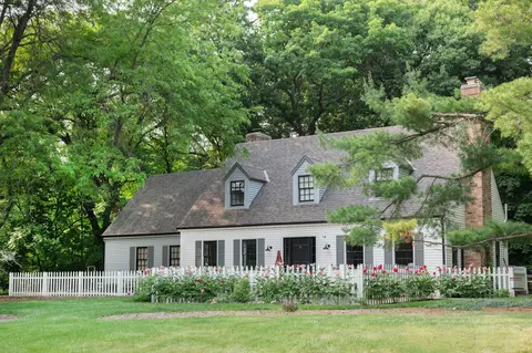 315 White Pne, Delafield, WI 53018