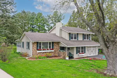 215 Estate, Elkhorn, WI 53121