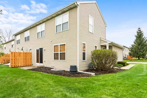 1400 Hunters Rdg #35, Genoa City, WI 53128