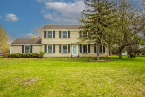 11228 N Country Vw, Mequon, WI 53092