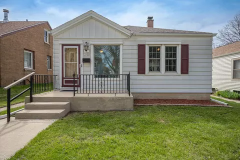 3705 S Lenox, Milwaukee, WI 53207