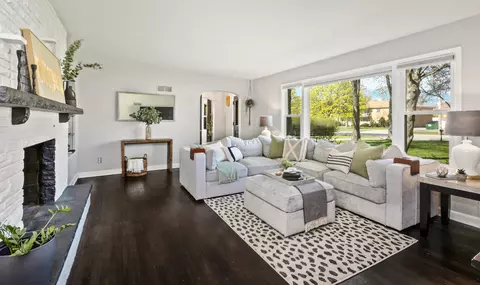 4468 N 100th, Wauwatosa, WI 53225