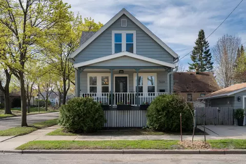 1633 E Saveland, Milwaukee, WI 53207