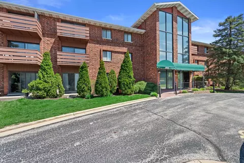 1618 S 115th #303, West Allis, WI 53214