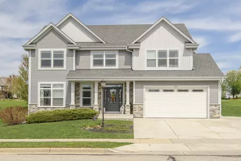 1912 Coldwater Crk, Waukesha, WI 53188