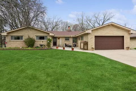 1225 N Osborne, Racine, WI 53405
