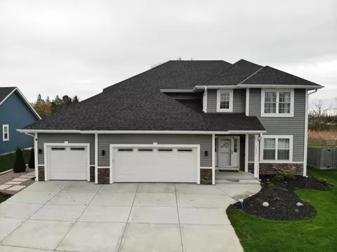 3977 E Oakwood, Oak Creek, WI 53154