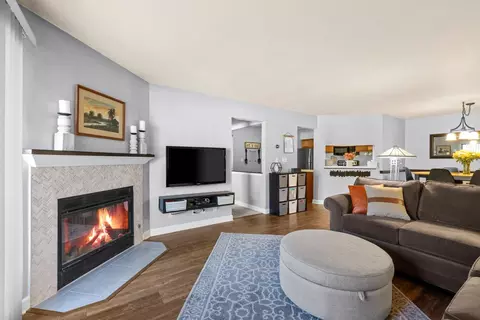 384 Park Hl #A, Pewaukee, WI 53072