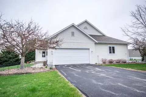 859 Bridlewood, Hartford, WI 53027