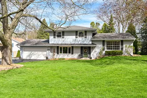 2355 Camelot, Brookfield, WI 53045