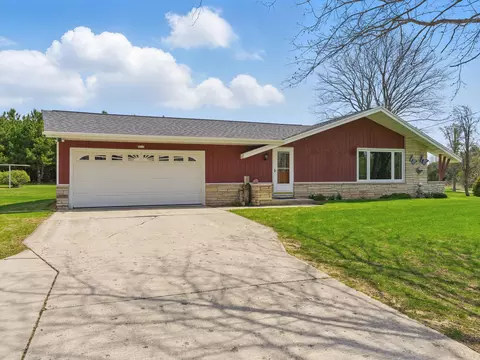 3615 S 26th, Manitowoc, WI 54220
