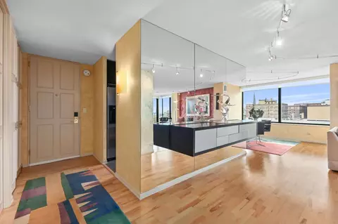 929 N Astor #908, Milwaukee, WI 53202