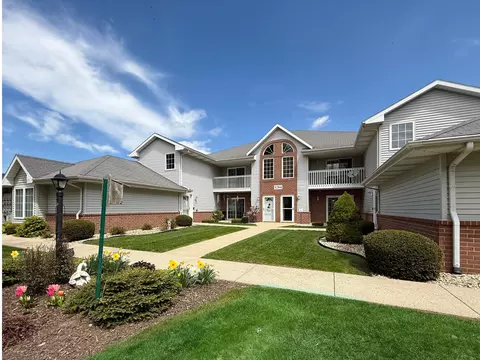1284 Village Ctr #5, Somers, WI 53144