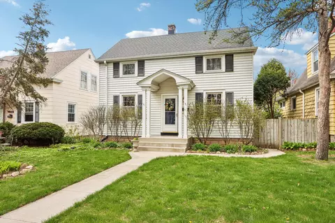 7914 W Lorraine, Milwaukee, WI 53222