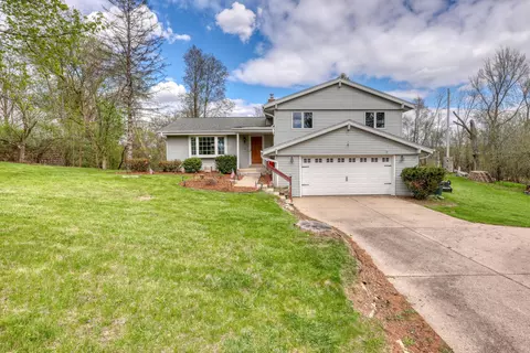 1548 St Augustine, Hartford, WI 53027