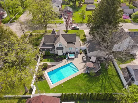 406 Haskins, Lake Geneva, WI 53147