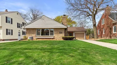 336 E Van Norman, Milwaukee, WI 53207
