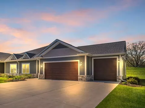 129 Phantom Lk, Mukwonago, WI 53149