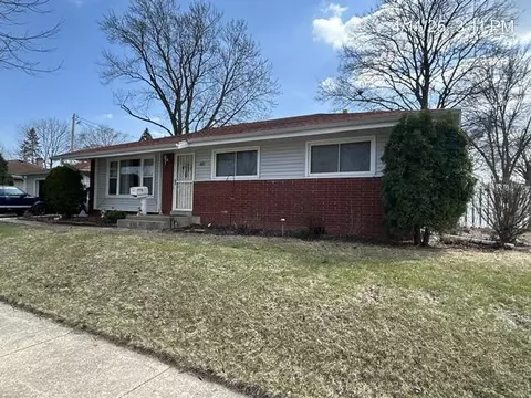 8851 W Daphne, Milwaukee, WI 53224