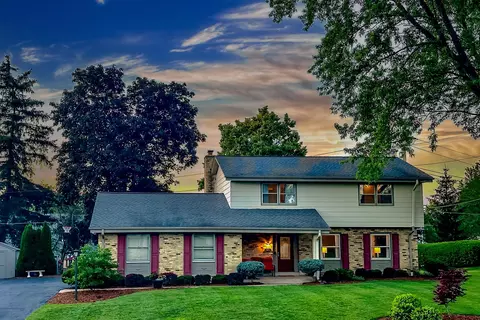 17920 Redvere, Brookfield, WI 53045