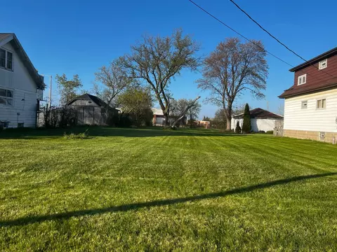 8748 W Fond Du Lac, Milwaukee, WI 53225