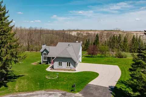 734 Cresthill, Jackson, WI 53012