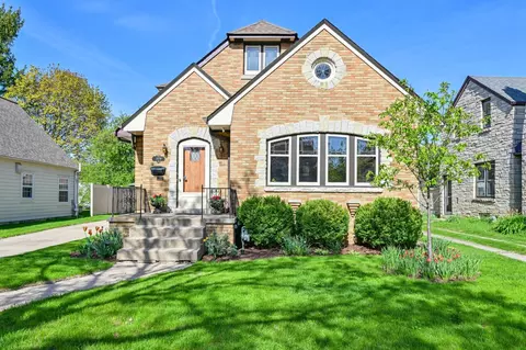 2809 N 70th, Milwaukee, WI 53210