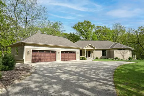 1940 Hillside, Delafield, WI 53018