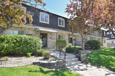 121 W North #32, Waukesha, WI 53188