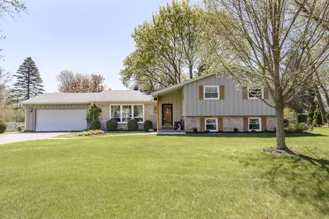 17865 Elm Ter, Brookfield, WI 53045