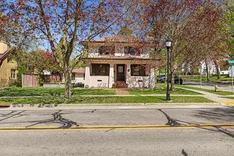 239 S East, Waukesha, WI 53186