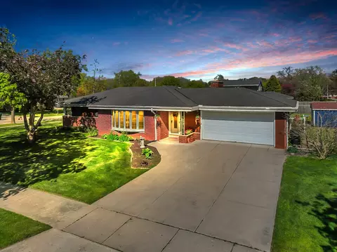 8450 S Burrell, Oak Creek, WI 53154