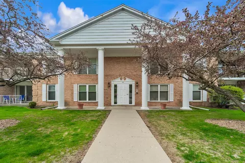 945 W Heritage #105, Mequon, WI 53092