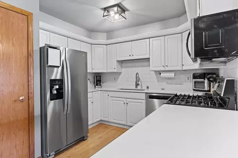 10153 W Whitnall Edge #B, Franklin, WI 53132