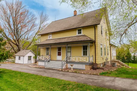 12220 W Highland, Mequon, WI 53097