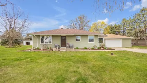 w5240 Clearview Road, Lyndon, WI 53093