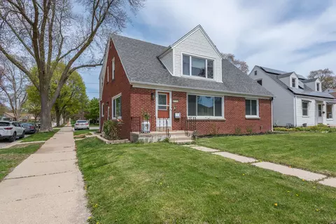 8730 W W Ctr, Milwaukee, WI 53222