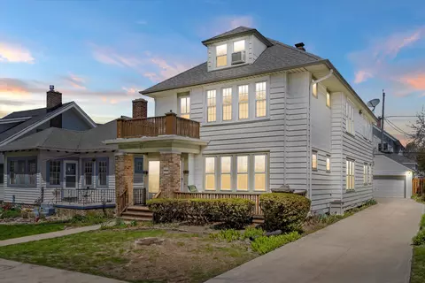 1830 E Jarvis #1832, Shorewood, WI 53211
