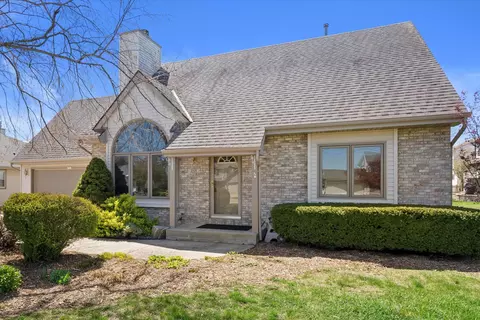 2521 E Forest Hl, Oak Creek, WI 53154