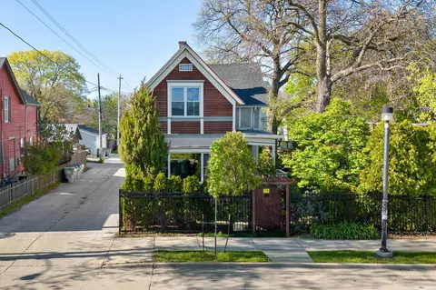 620 E Ctr, Milwaukee, WI 53212