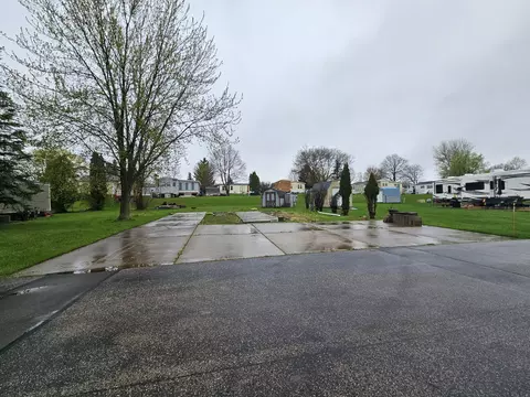 W4945 Country Road Es #129, Sugar Creek, WI 53121