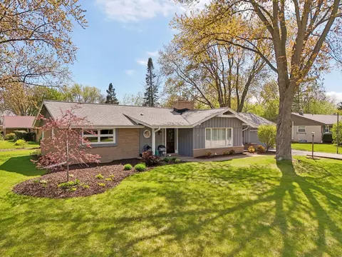 2201 W Brantwood, Glendale, WI 53209