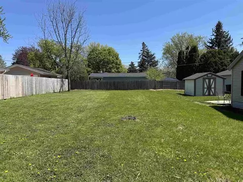 2434 N 3rd, Summit, WI 53066