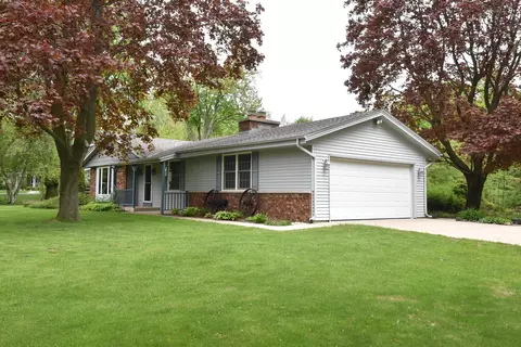 8536 Glacier Ct, Cedarburg, WI 53012