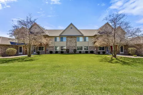 211 W Oak Leaf #3, Oak Creek, WI 53154